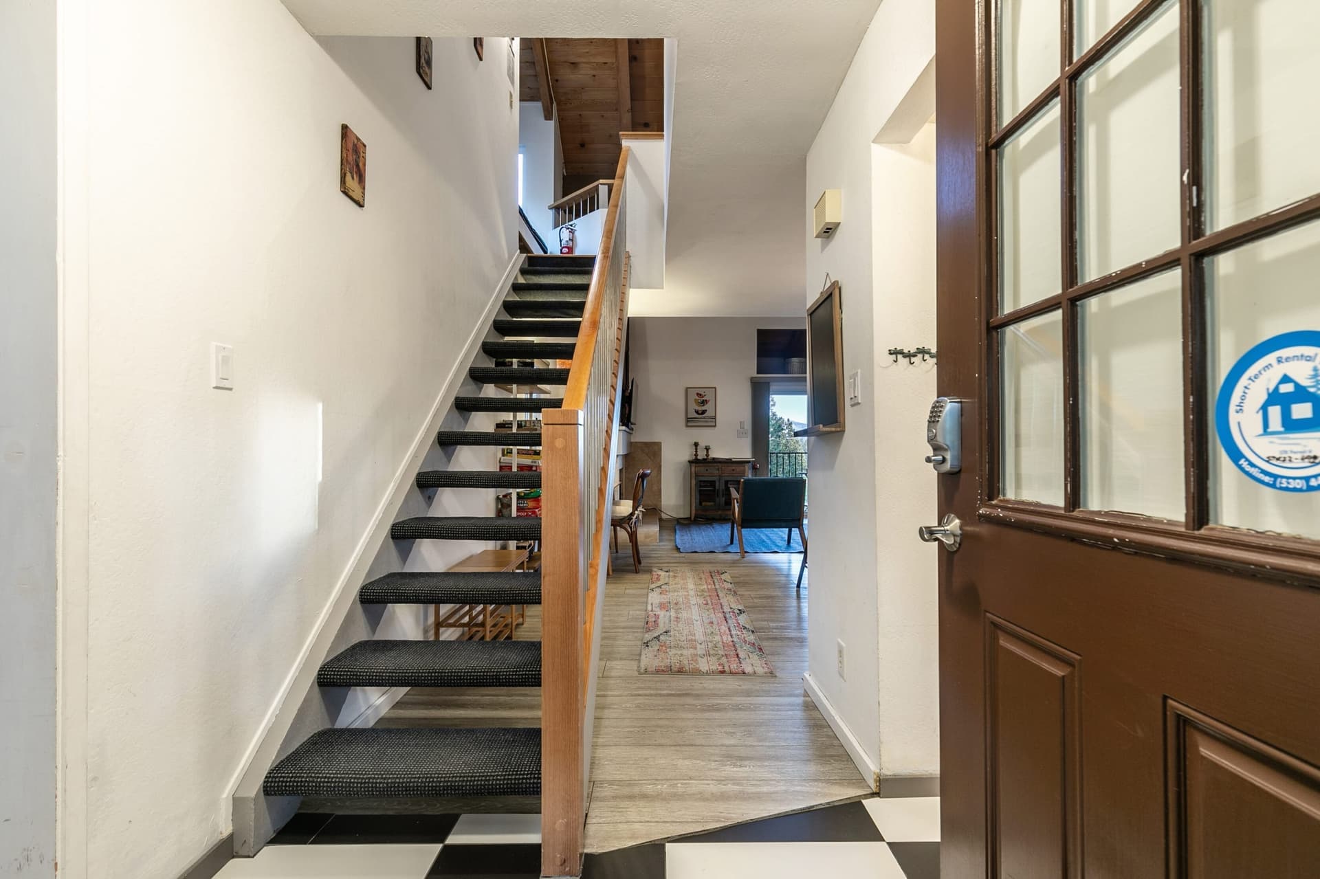 Stylish Carnelian Townhome - Image 5