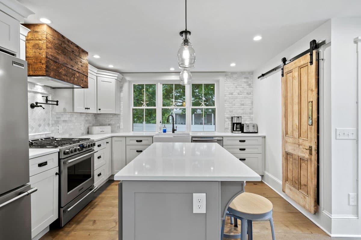 Cross Street Retreat - Image 8