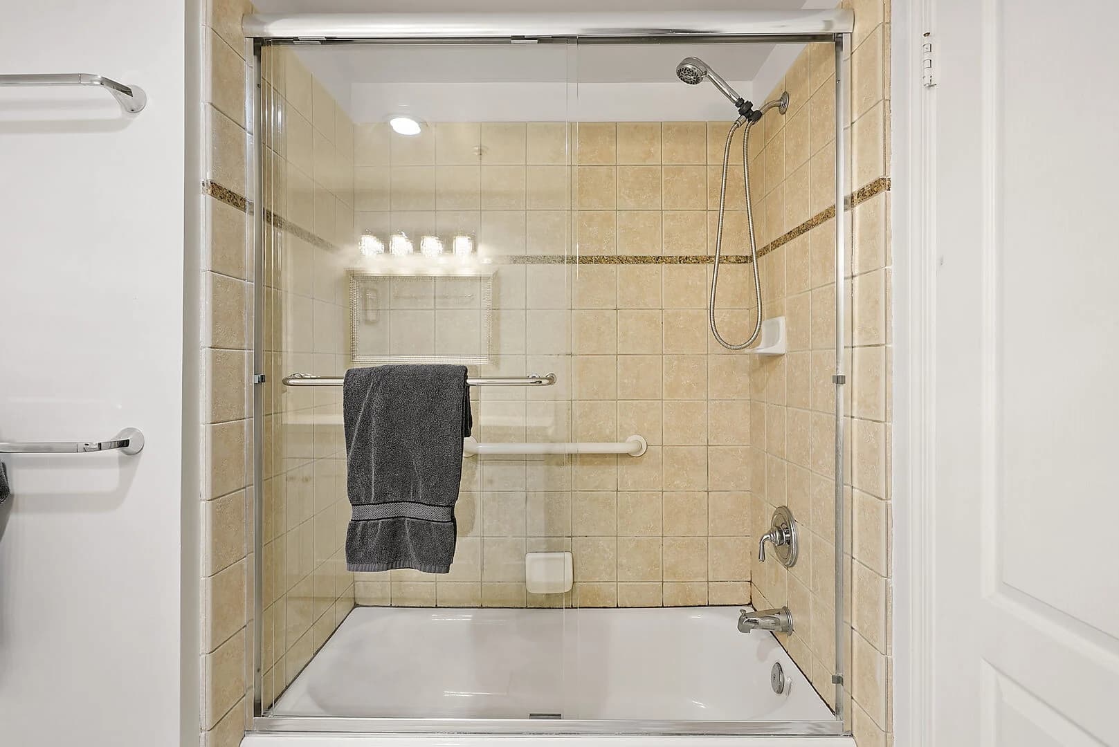 Bayside Escape 4 - Image 21