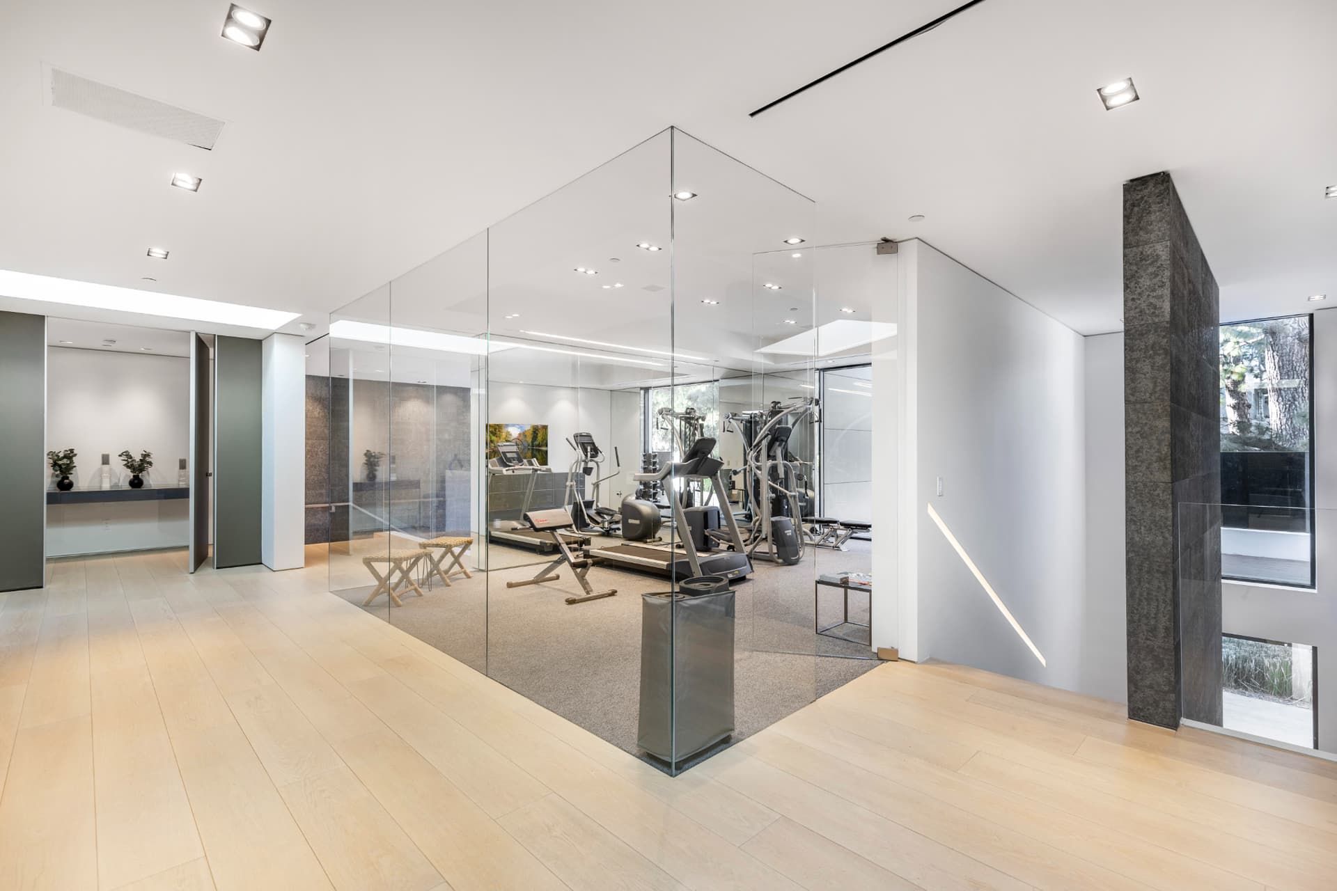 Lago Vista Modern - Image 17