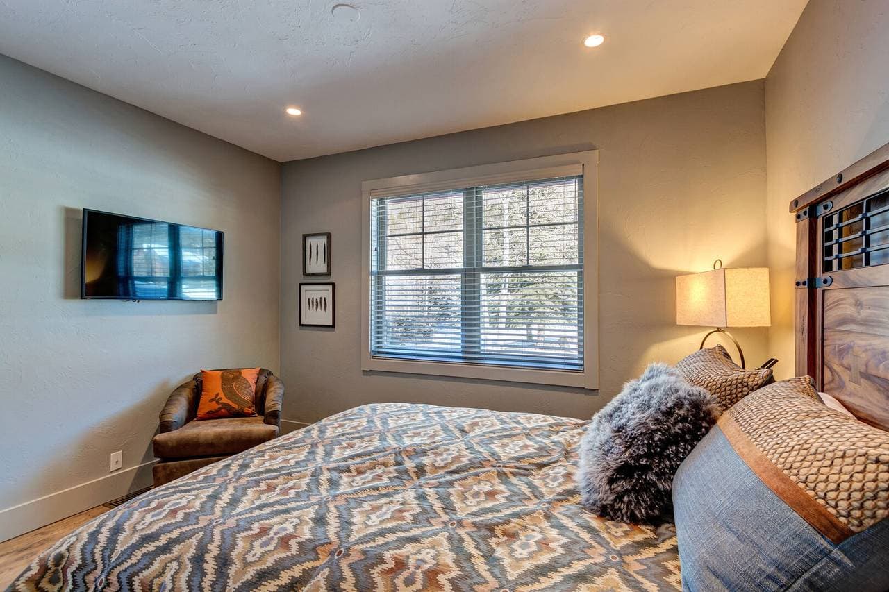 Creekside Escape - Image 25