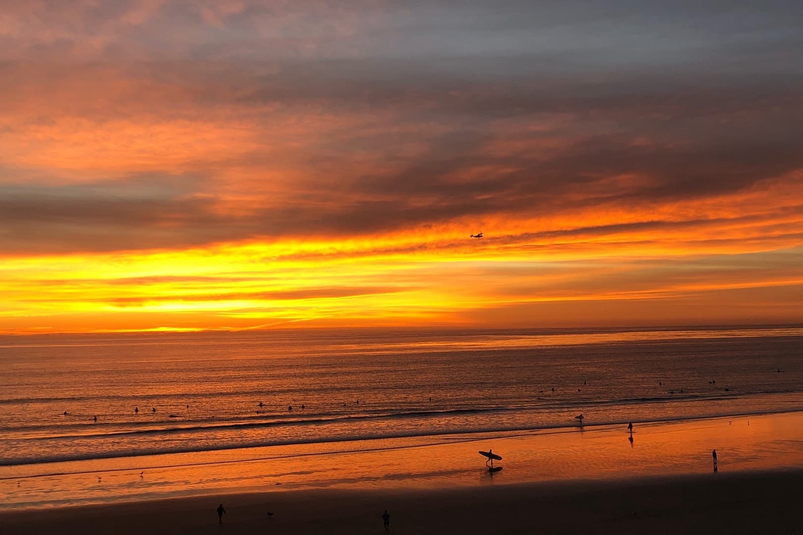 Beachfront Modern Retreat - Image 48