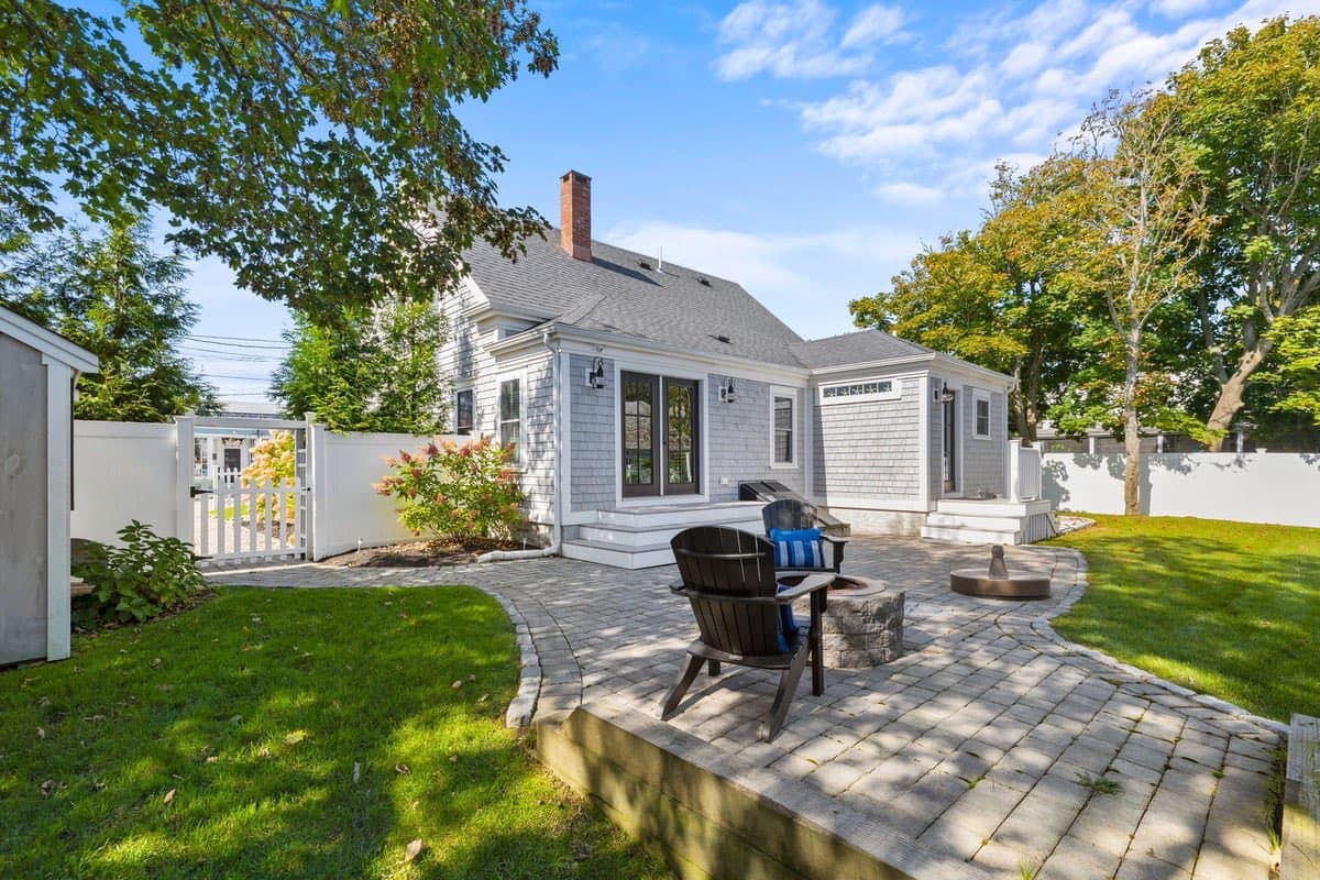 Cross Street Retreat - Image 25