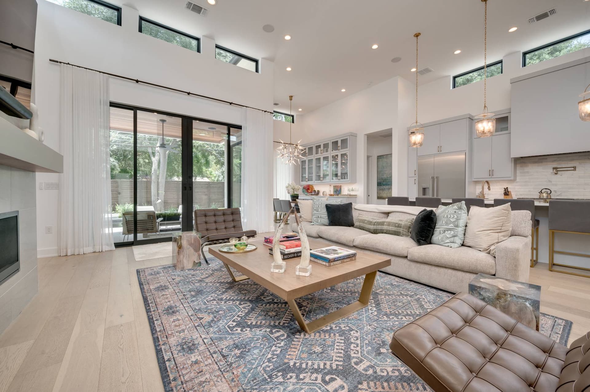 Austin Bella - Image 4