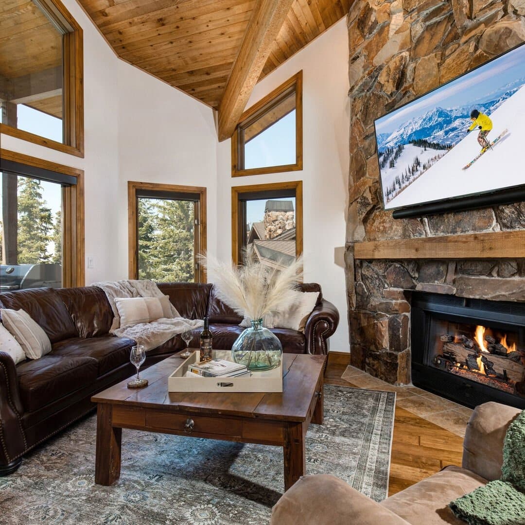 Ontario Lodge - Image 1