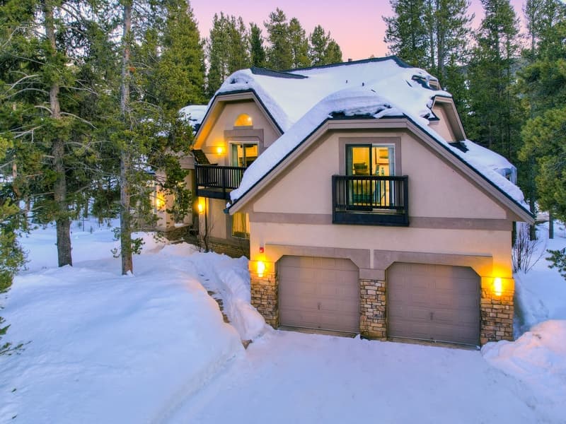 Lakeshore Luxury Chalet - Image 63