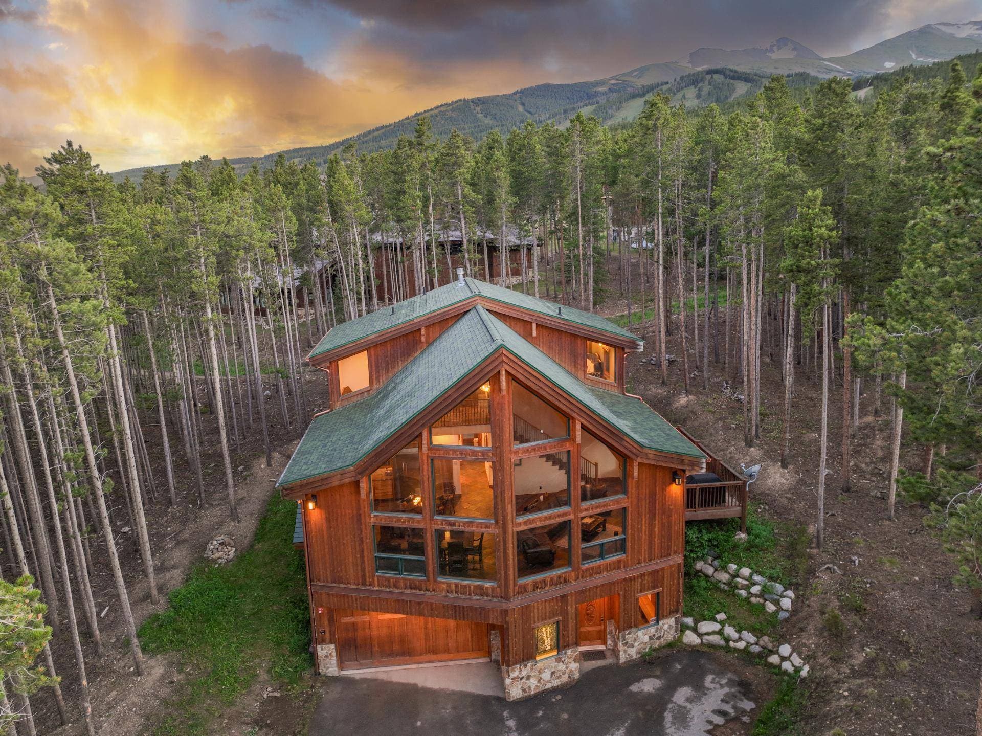 Trailside Lodge - Image 1