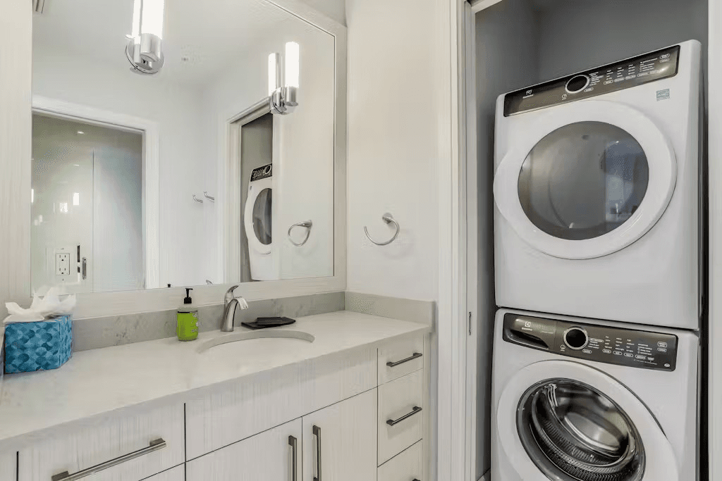 Heart of Naples - Image 11