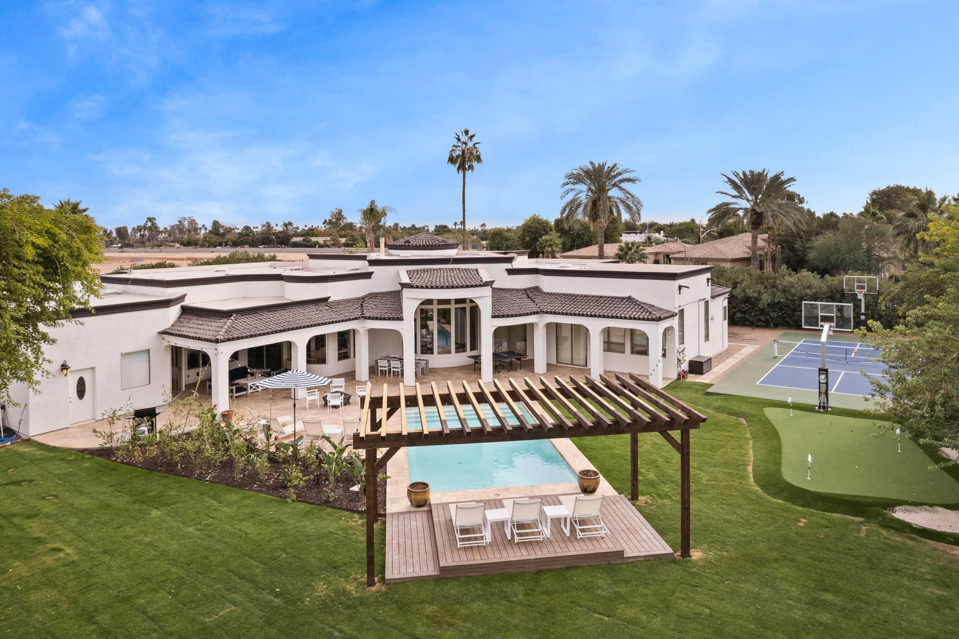 Farrier Manor - Image 2