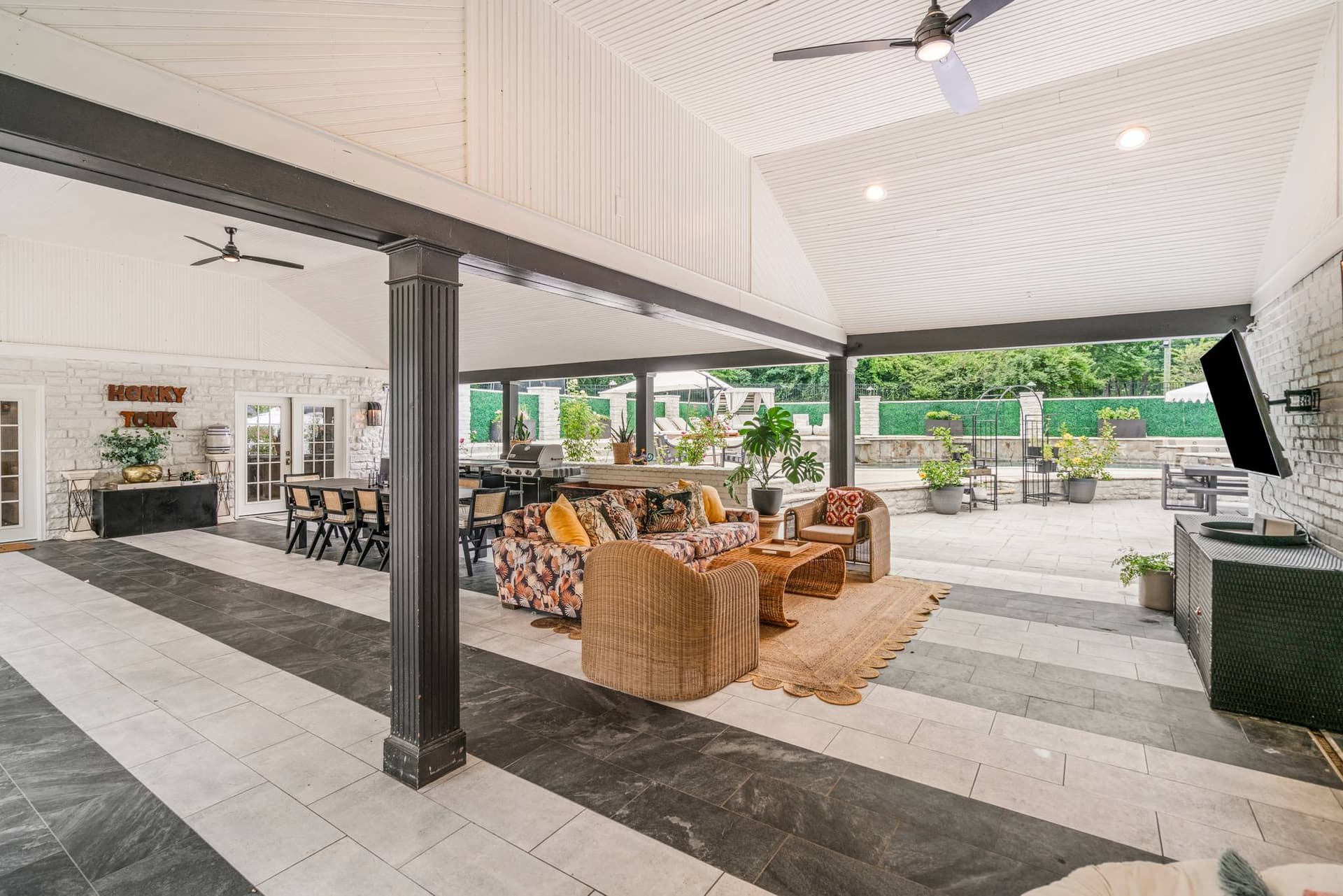 Nashville Entertainer - Image 7