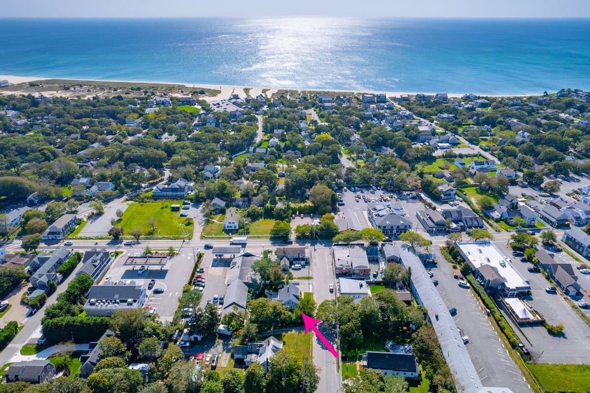 Cross Street Retreat - Image 3