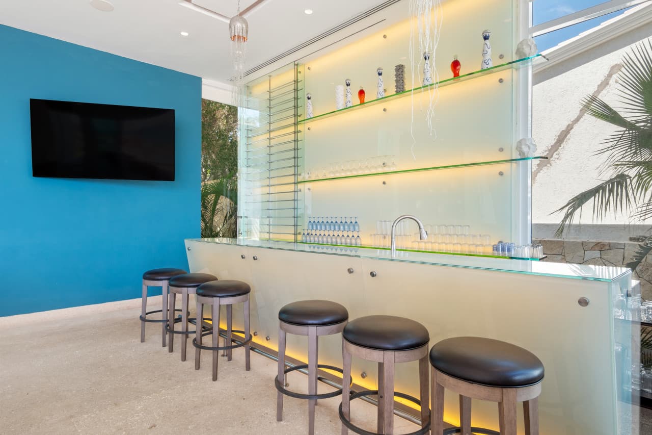 Private Beachfront in Palmilla - Image 32