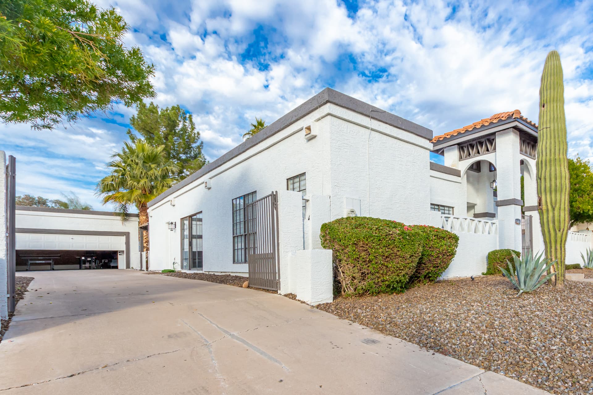 Modern Retreat - Image 44