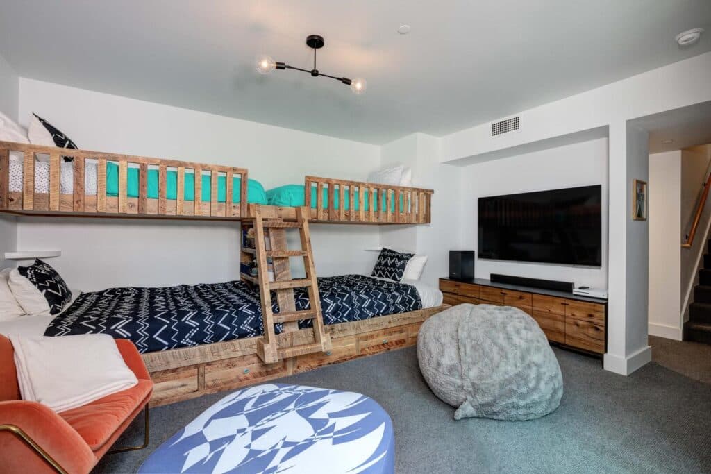 Lake Cabin #12 - Image 10