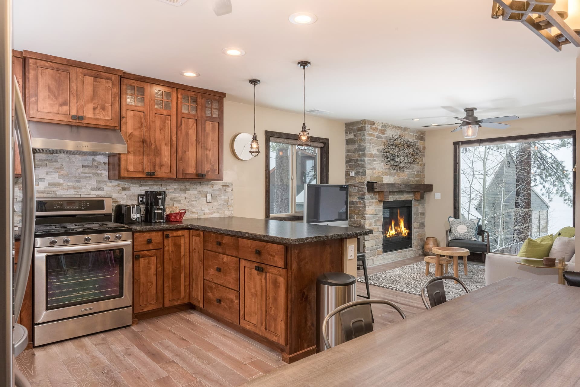 Blue Lakeview Place - Image 2