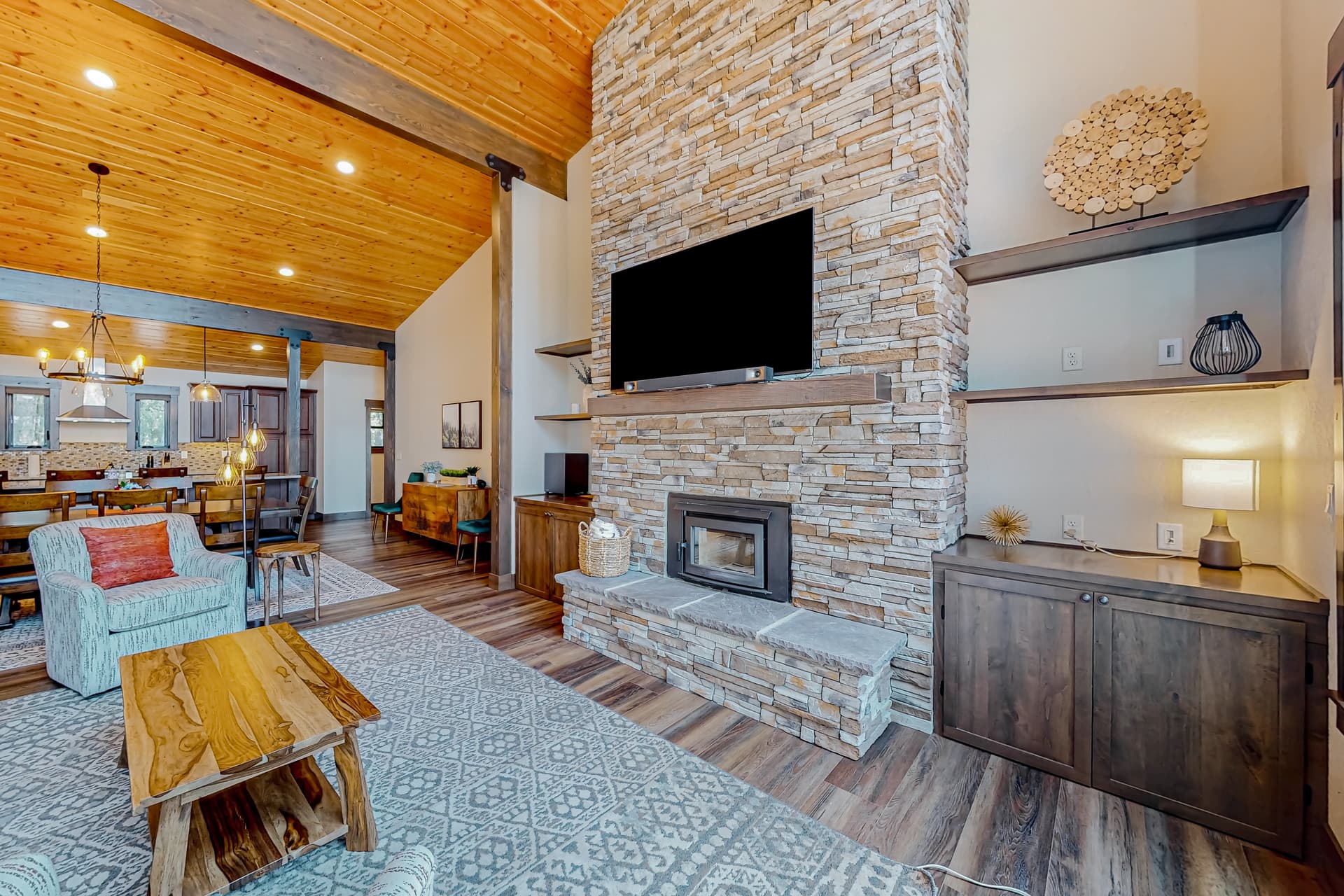 Leaning Pine Point at Half Round Bay - Image 6