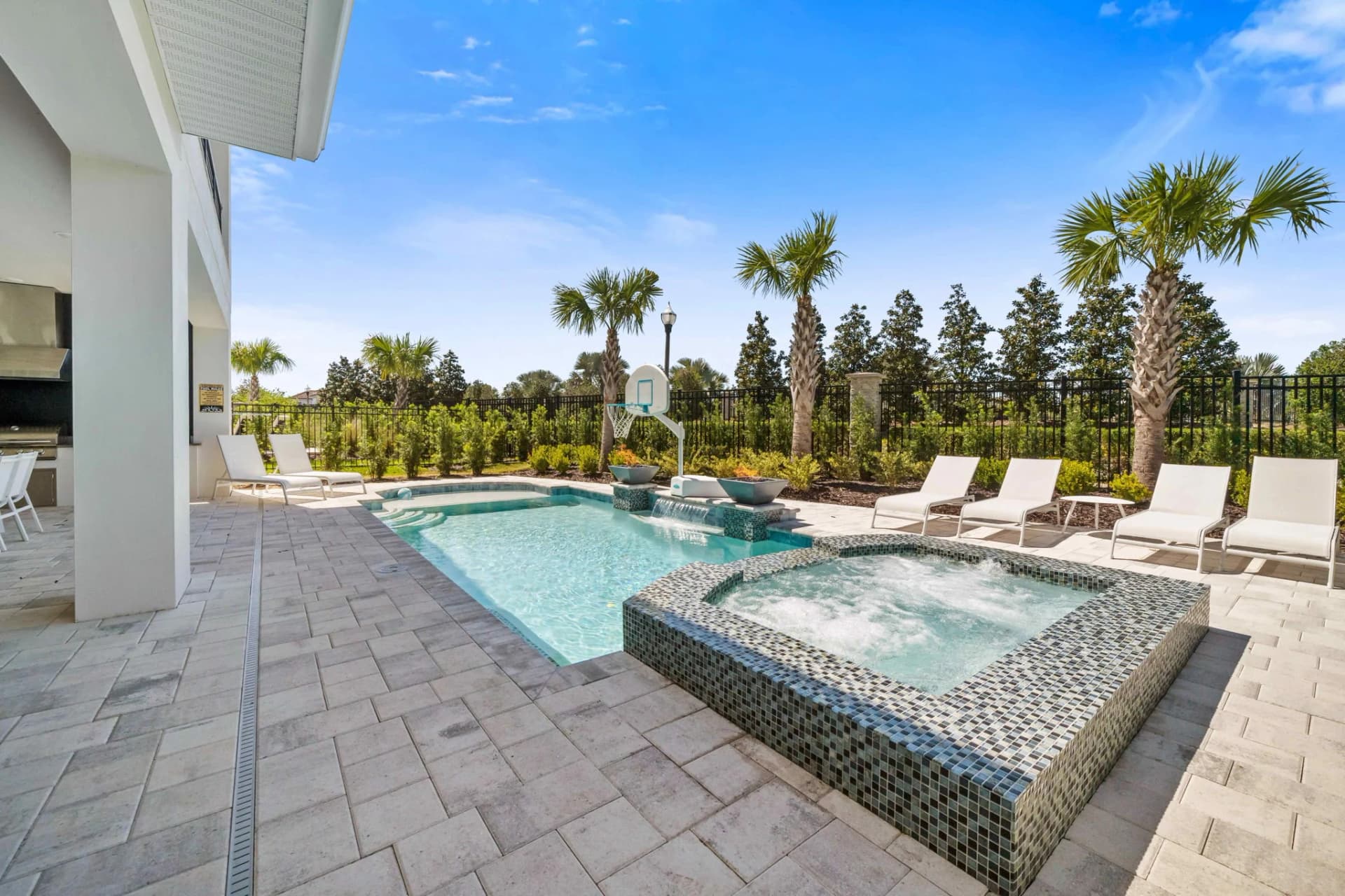 Majestic Club Mansion - Image 2