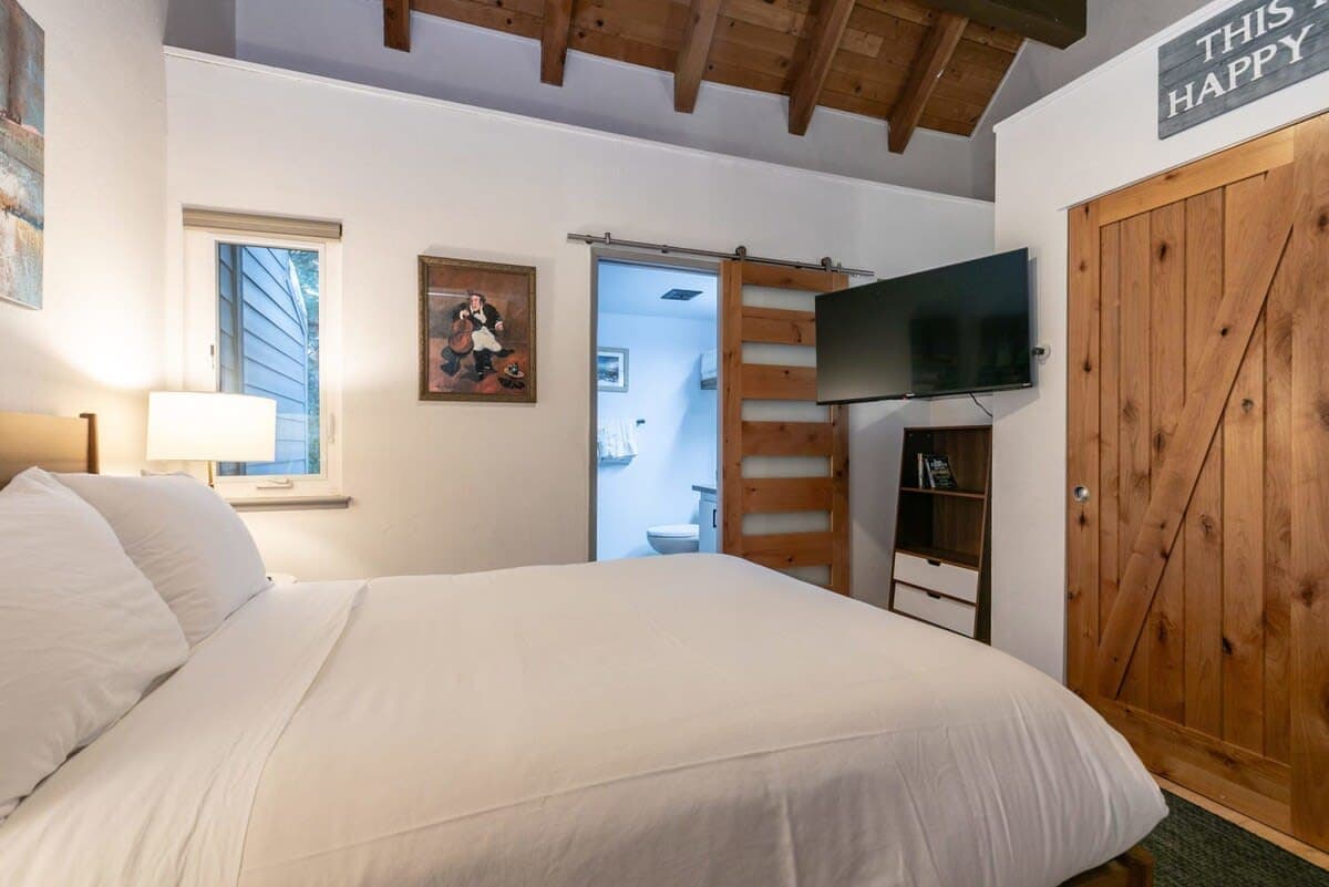 Stylish Carnelian Townhome - Image 16