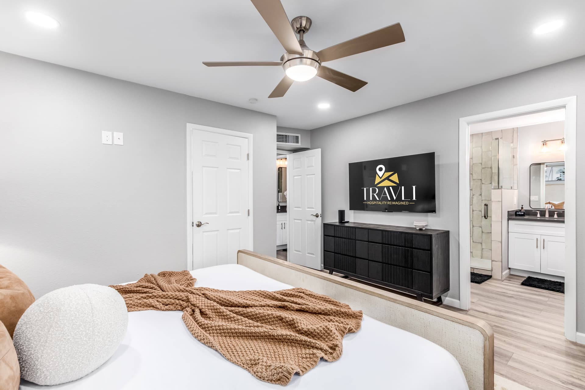 Monterey Retreat - Image 17