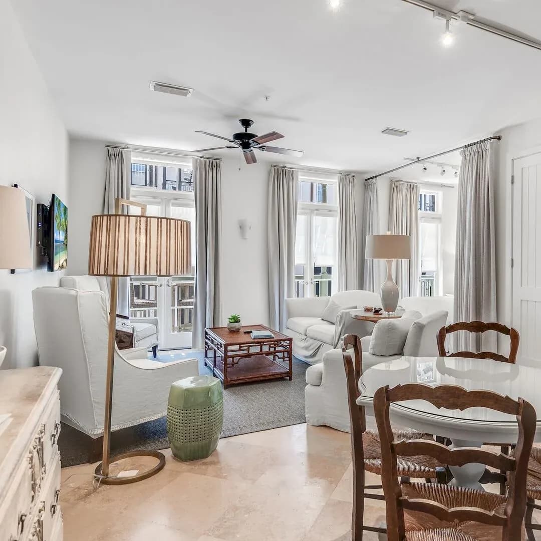 Crown Studio - Image 1