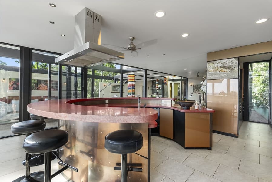 Tantalus Glass Home - Image 15