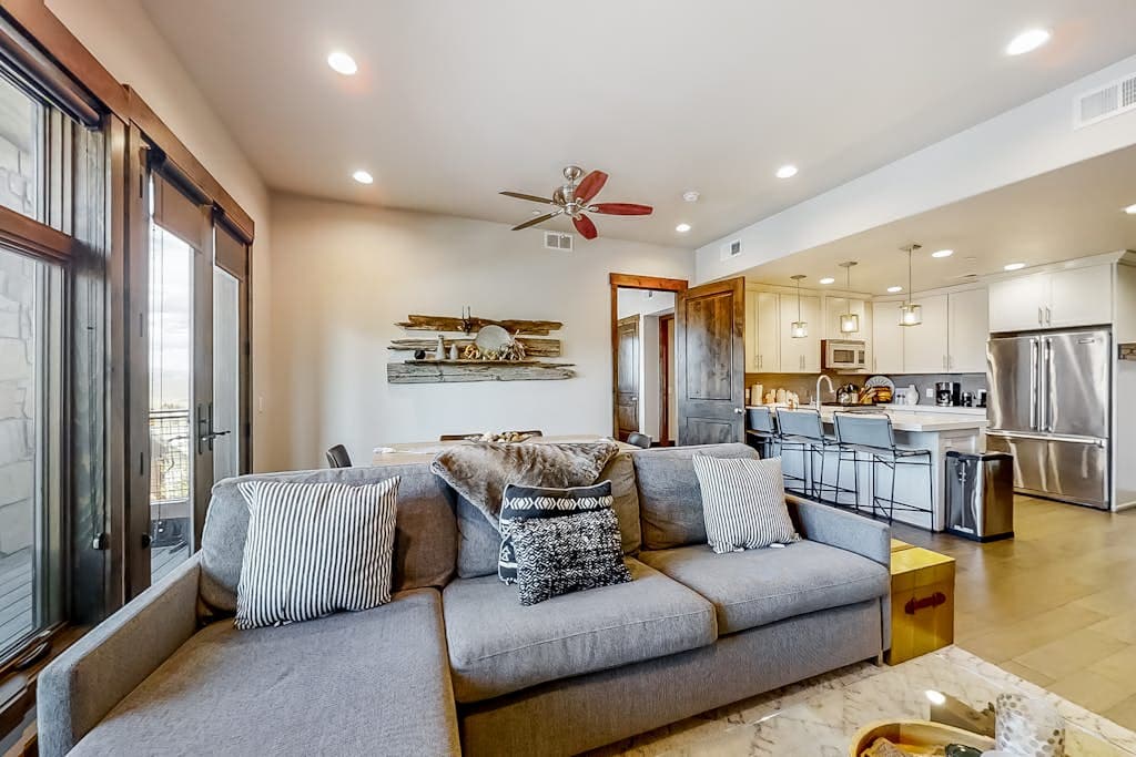 Residence at Canyons Cabriolet Lift - Image 3