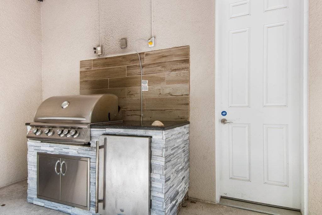 Tides Beach House - Image 19