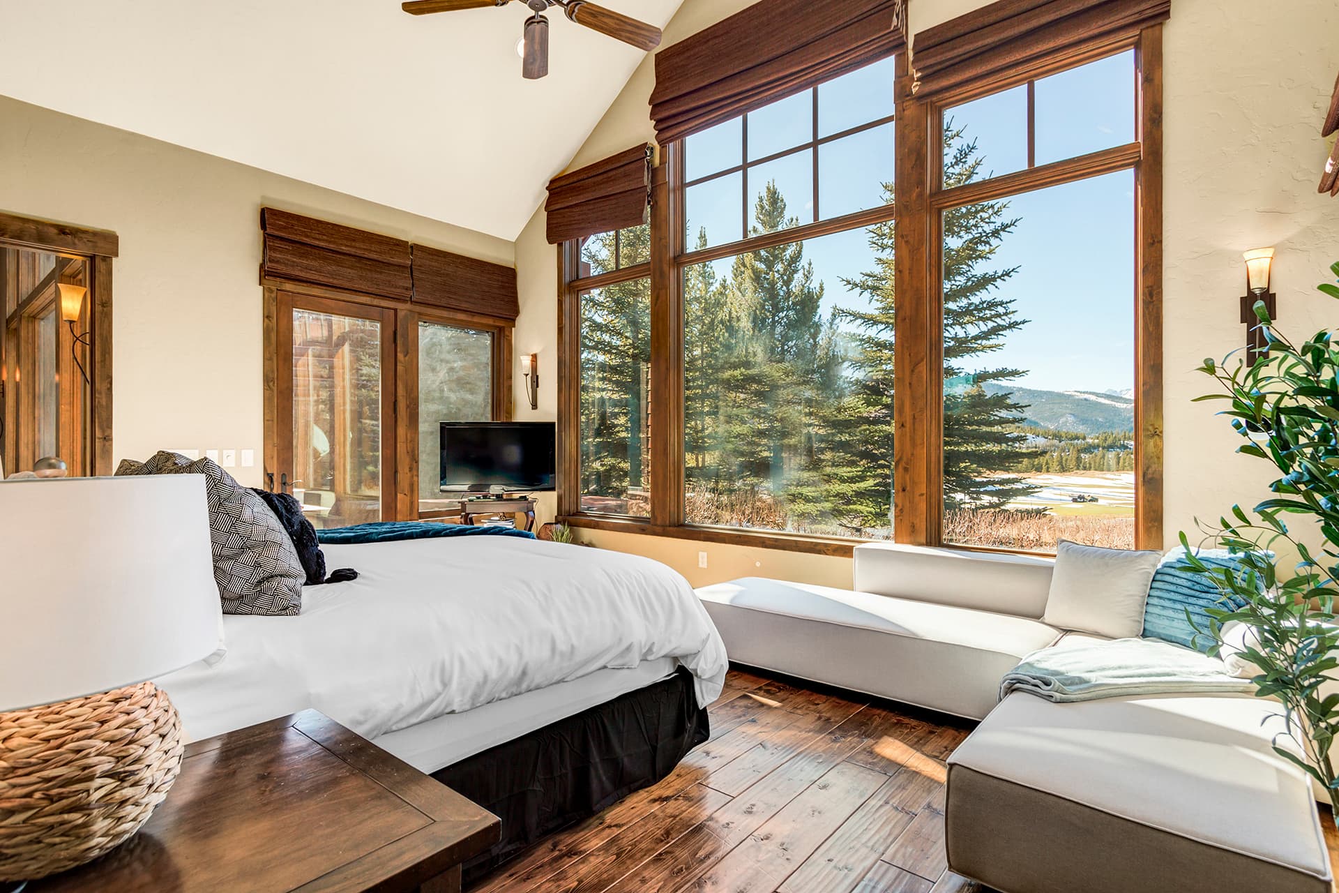 Twin Peaks Lodge - Image 23