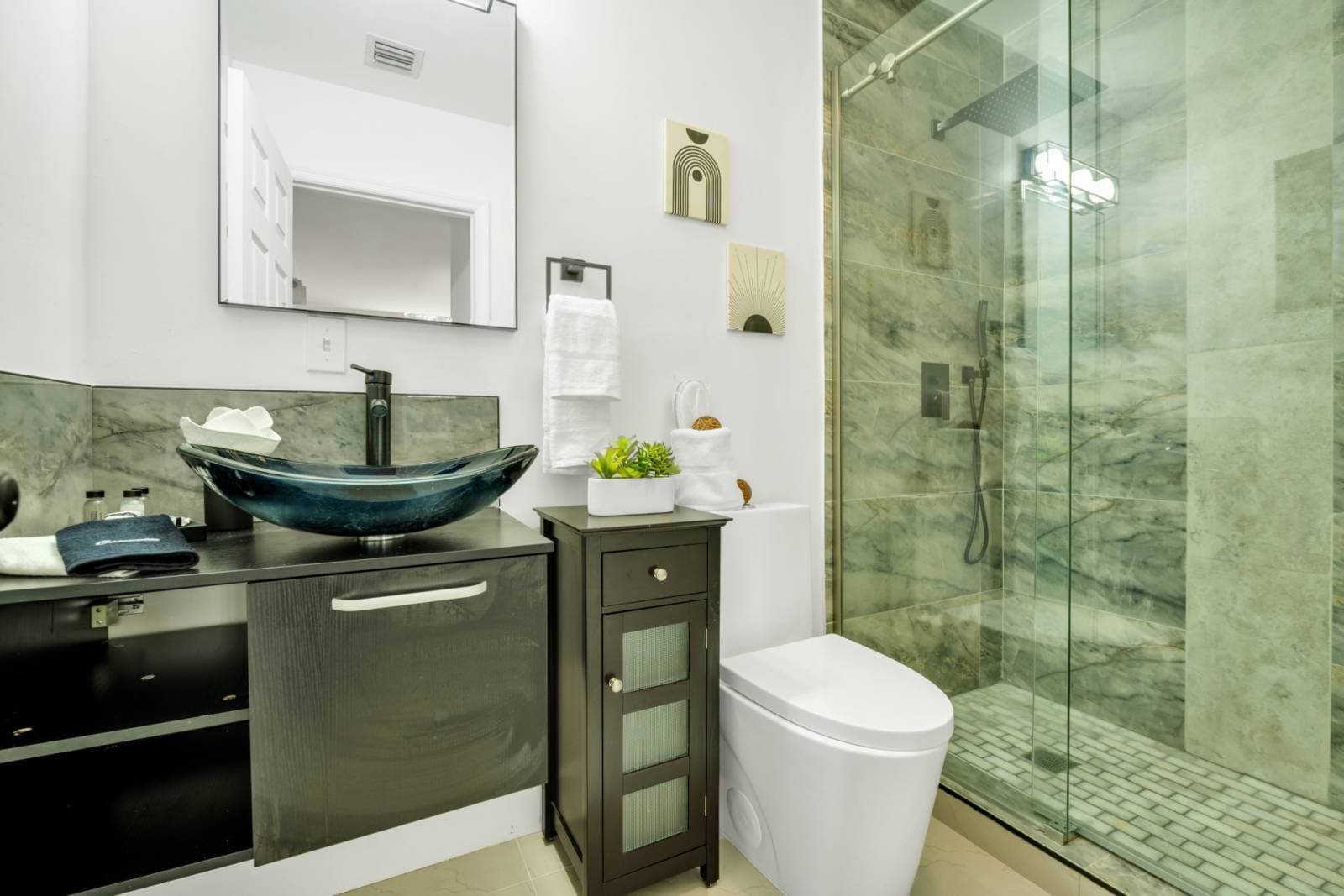 Urban Seaside - Image 18