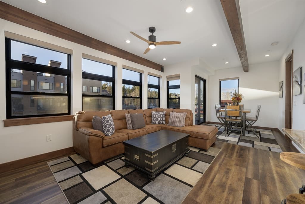 Continental Vista Condo - Image 2