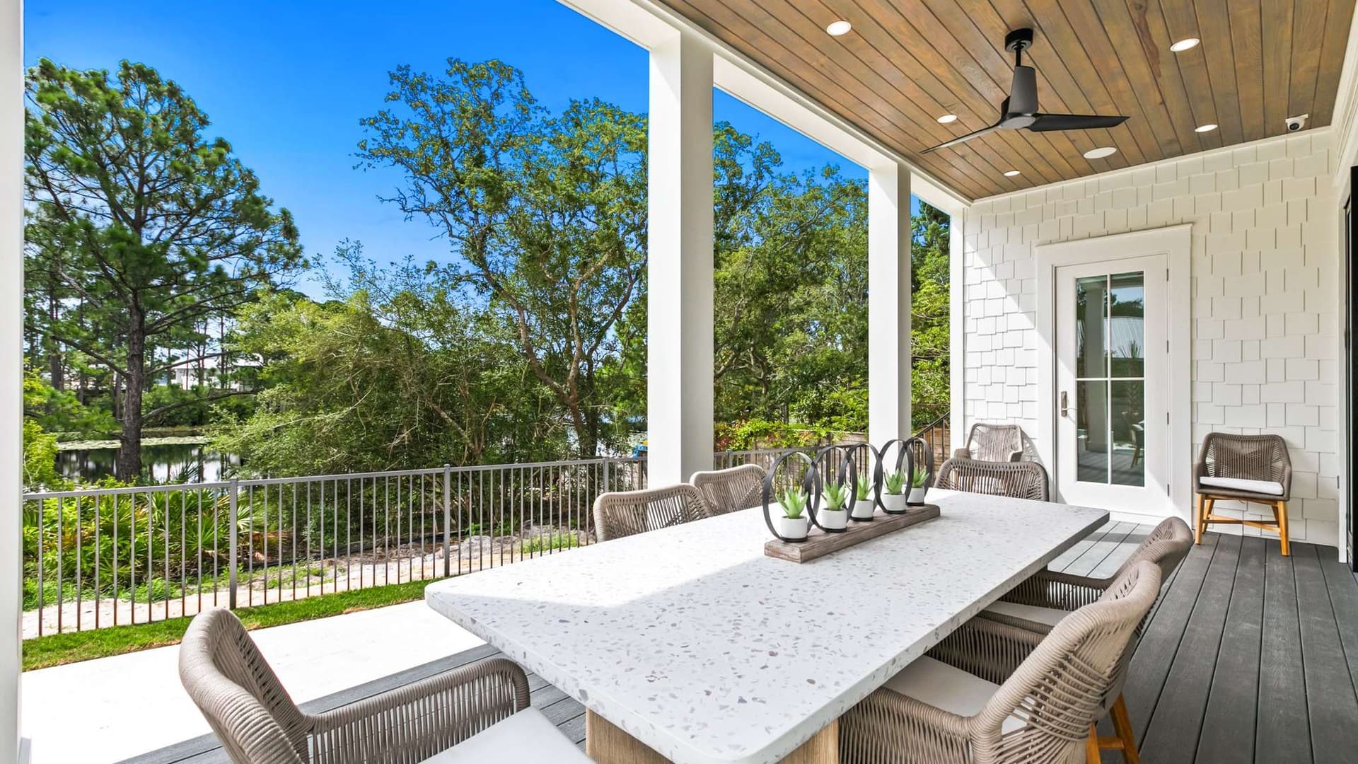 Lakeview Gulf Retreat - Image 14