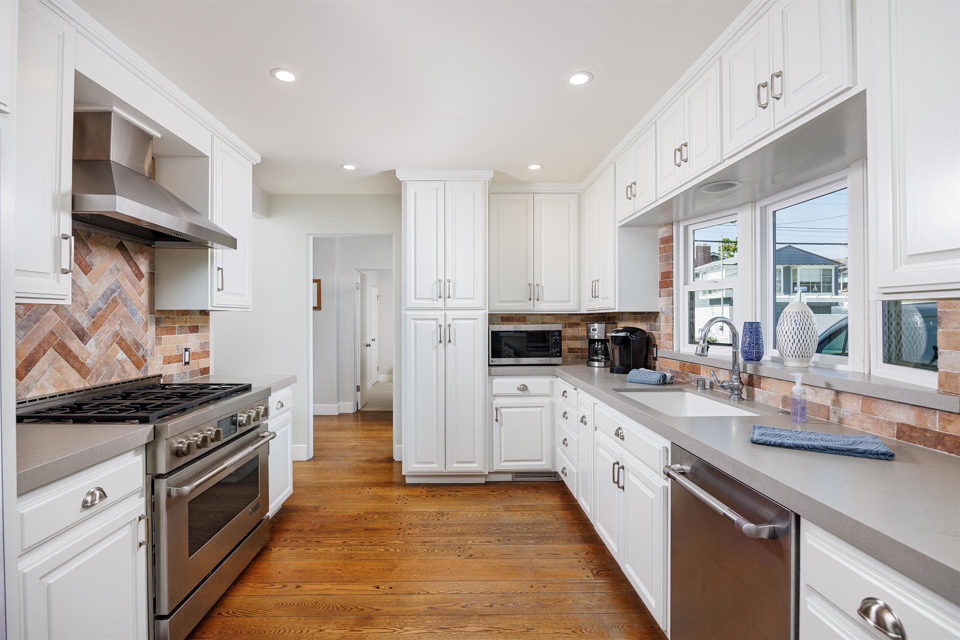 Harbor Beach Escape - Image 11