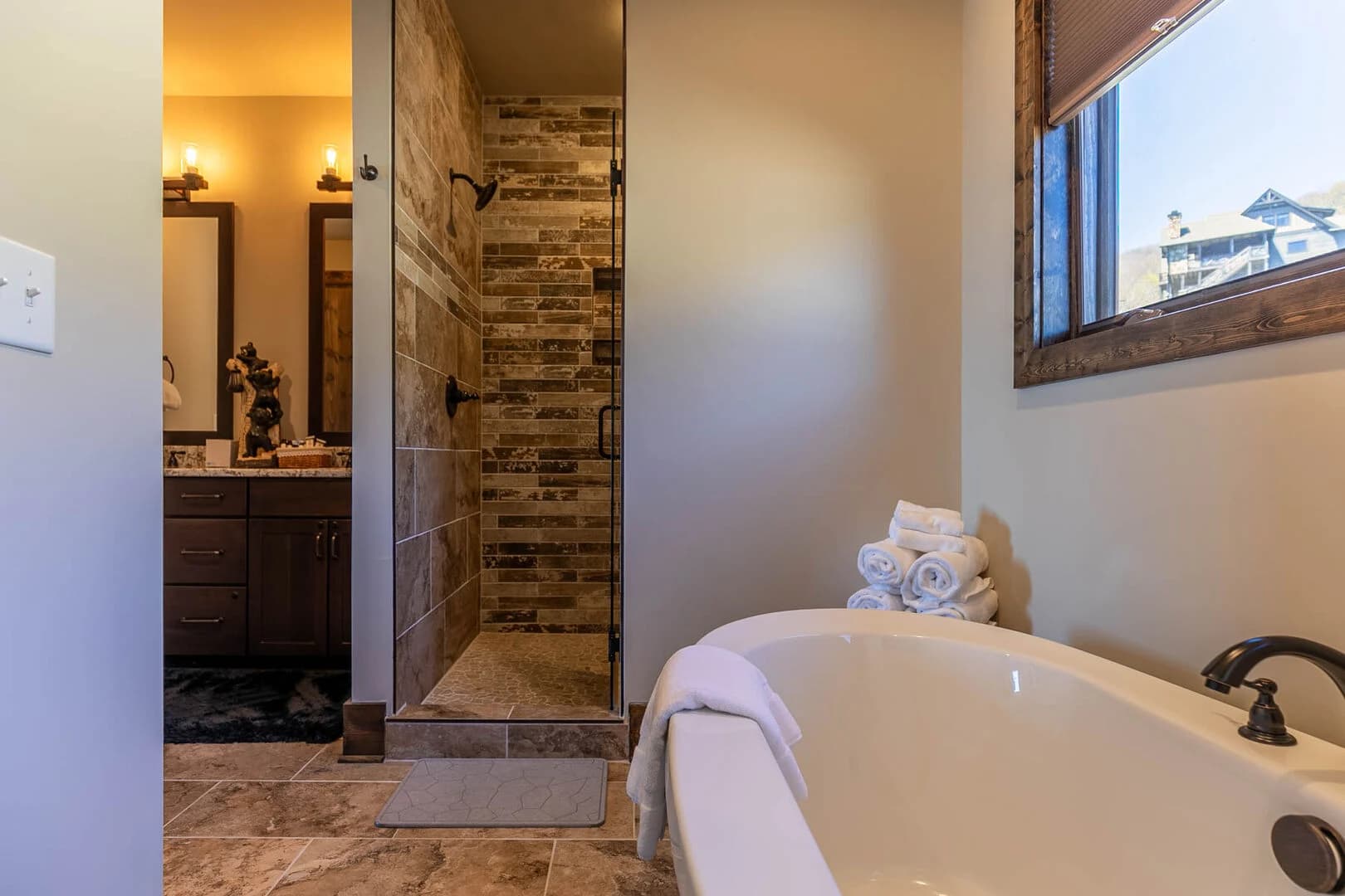 Bear Haven Hideaway - Image 14