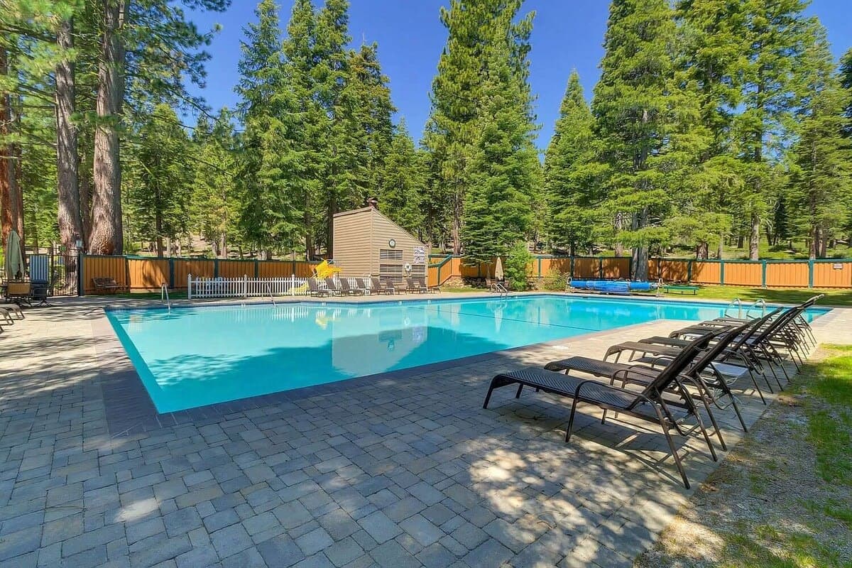 Stylish Carnelian Townhome - Image 3