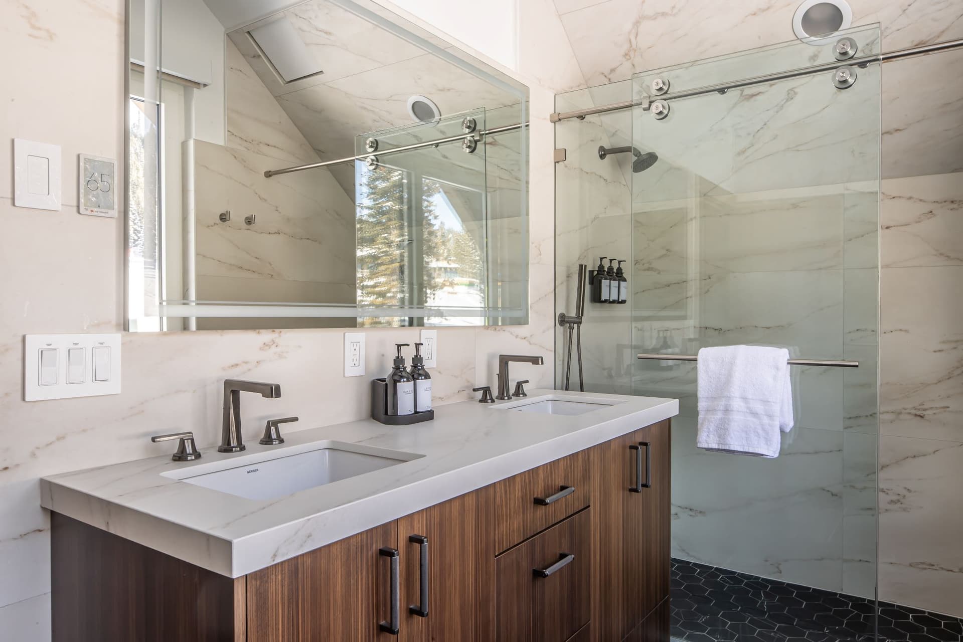 Skylark Chalet - Image 22