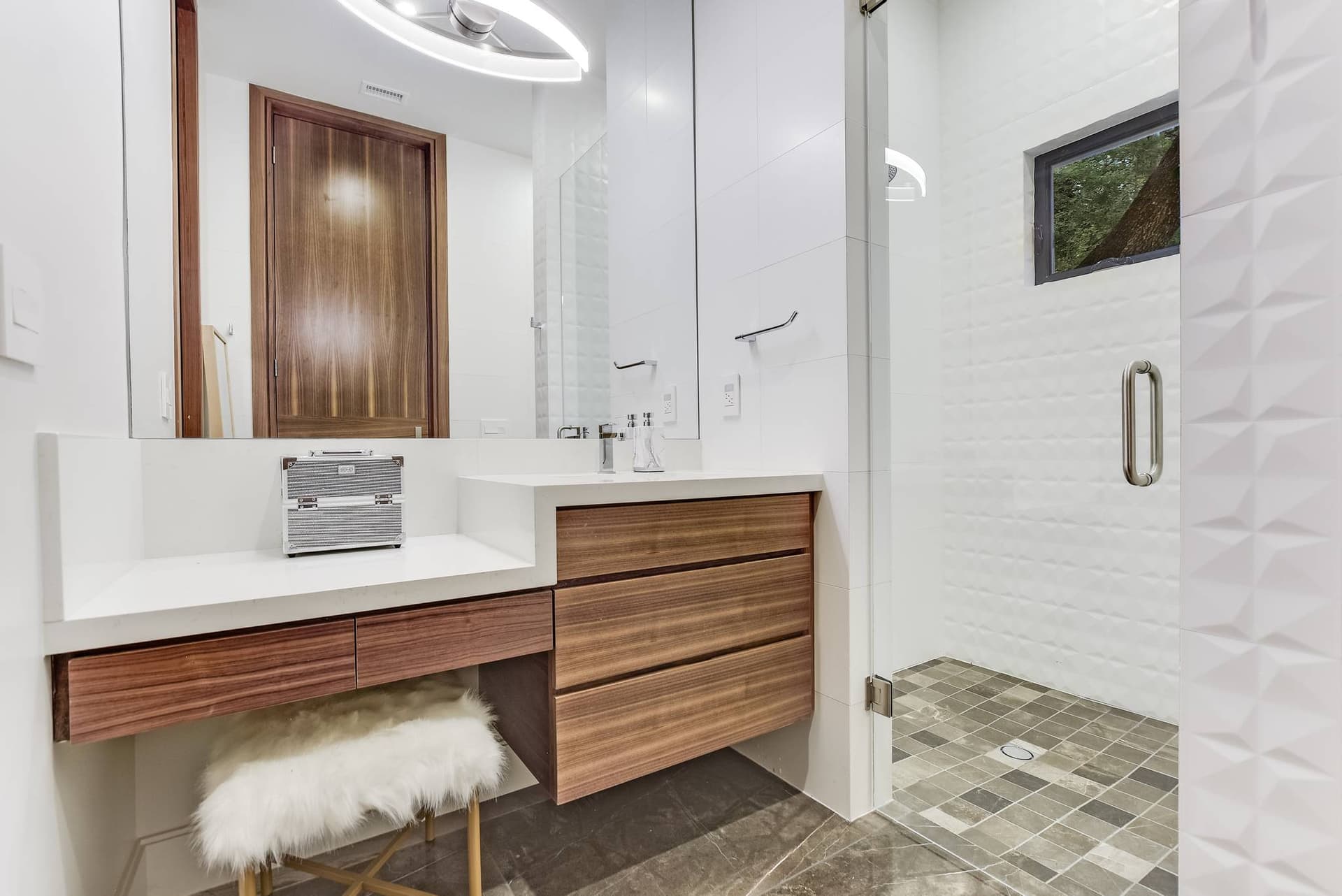 Austin Pinnacle - Image 36