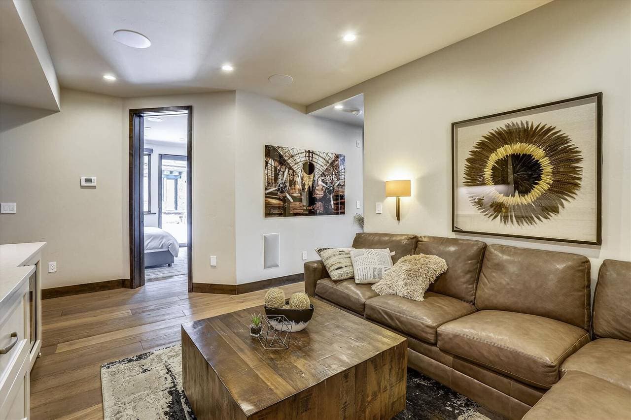 Falcon Haus - Image 30