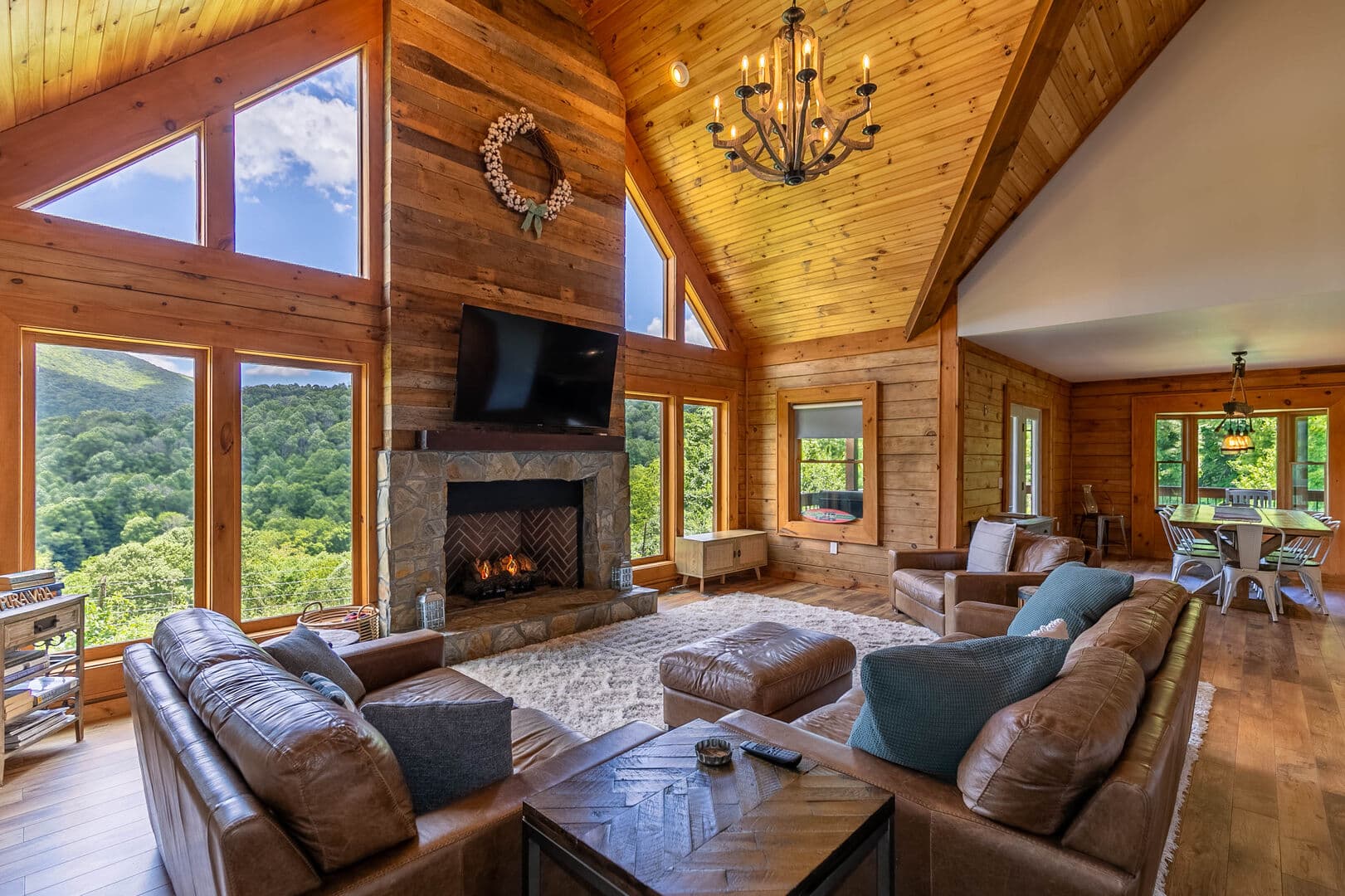 Mountain Range Retreat - Image 4