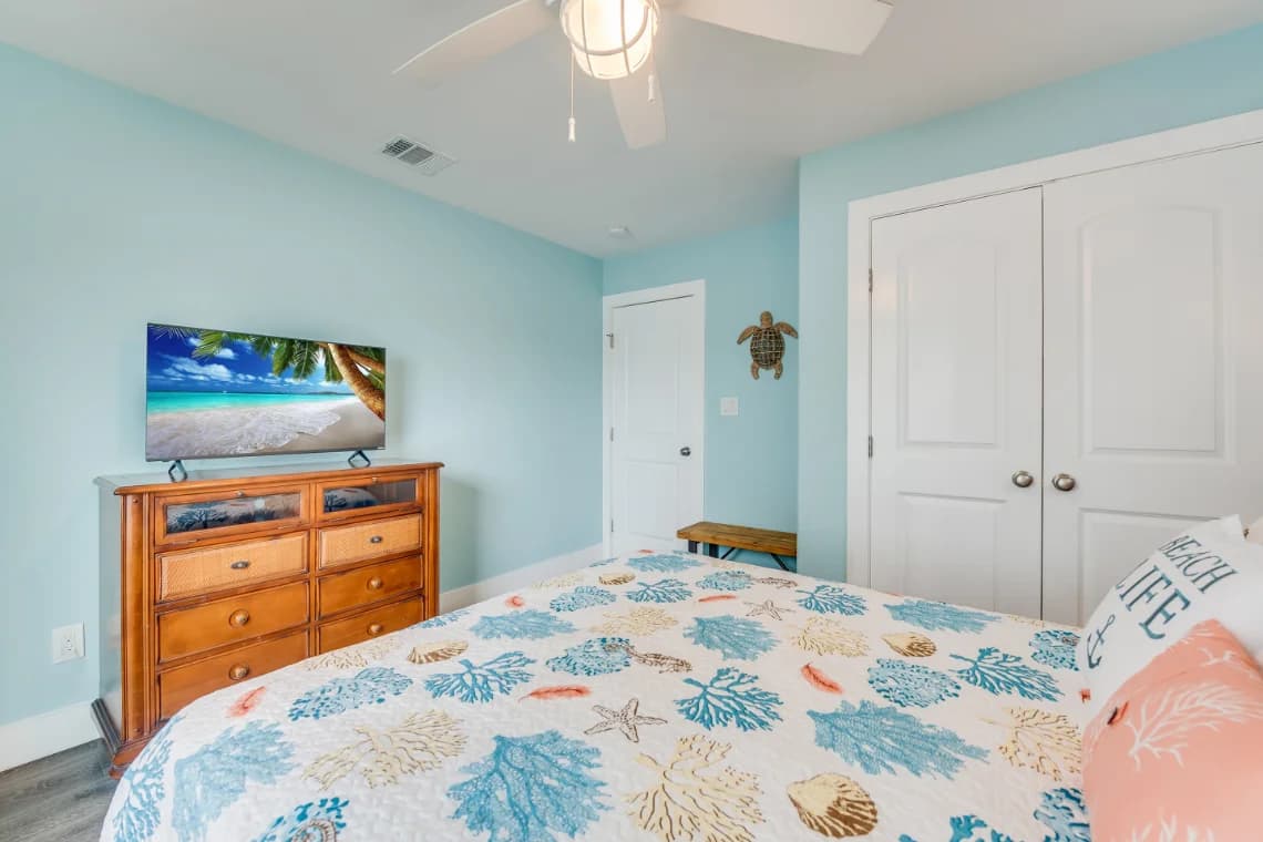 Diving Dolphin - Image 15