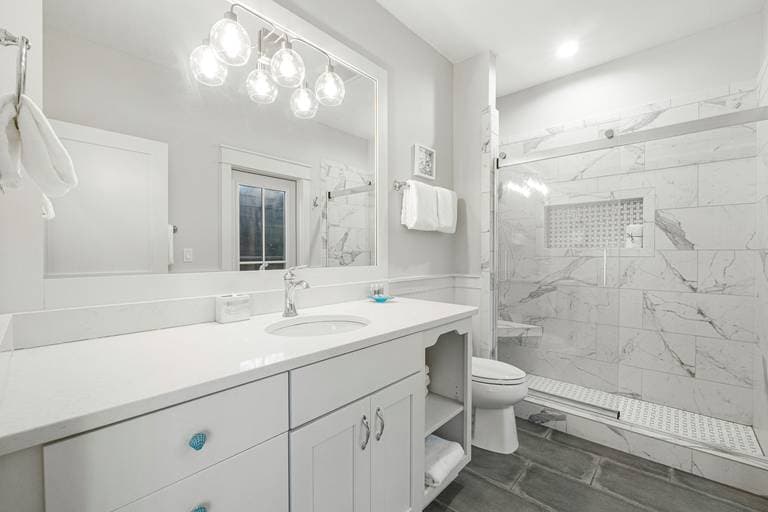 Connecticut Yankee - Image 22