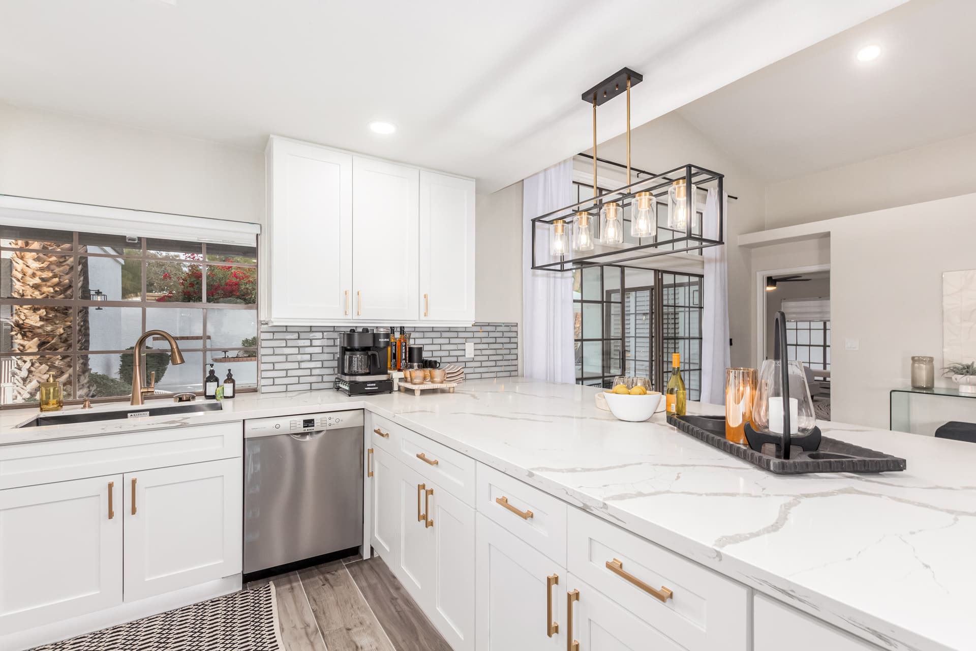 Modern Retreat - Image 13