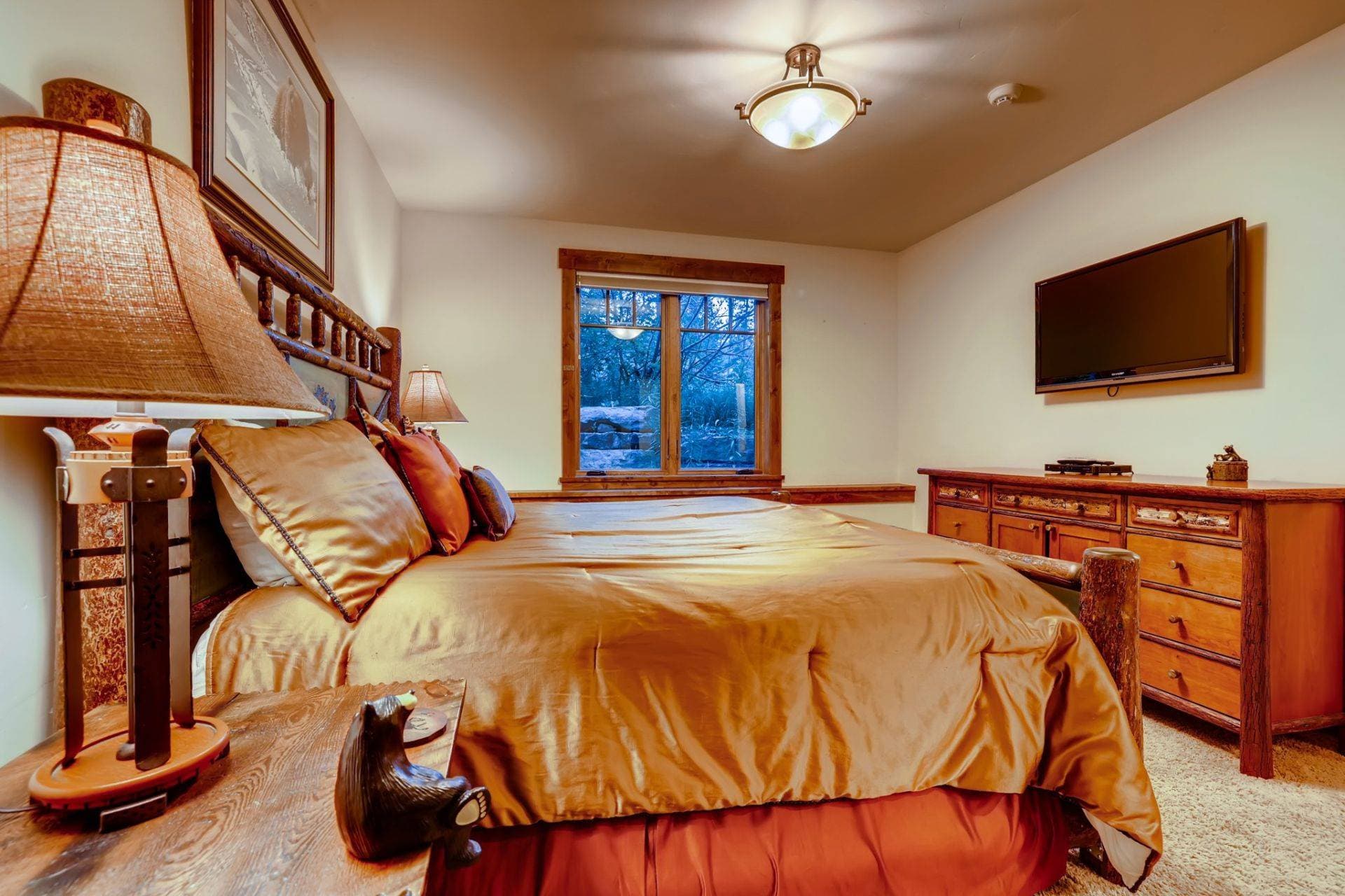 Bear Tracks Lodge - Image 17