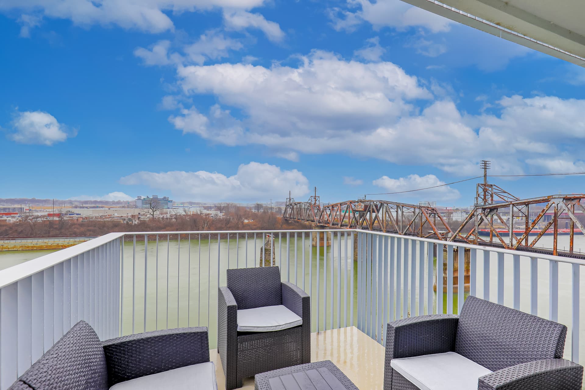 Eve on the River 407 - Image 3