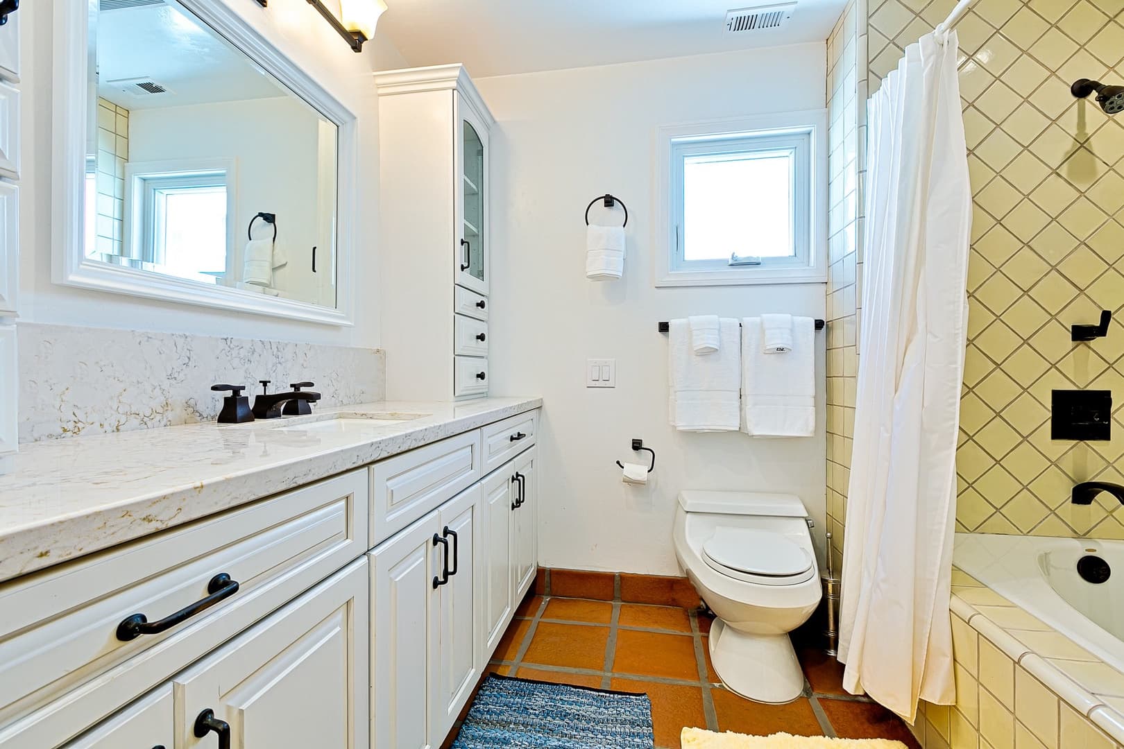 Spanish Palms Home - Image 16