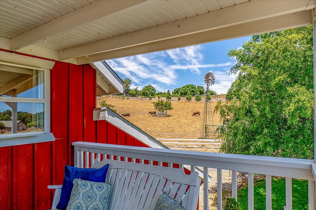 Red Barn Home - Image 26