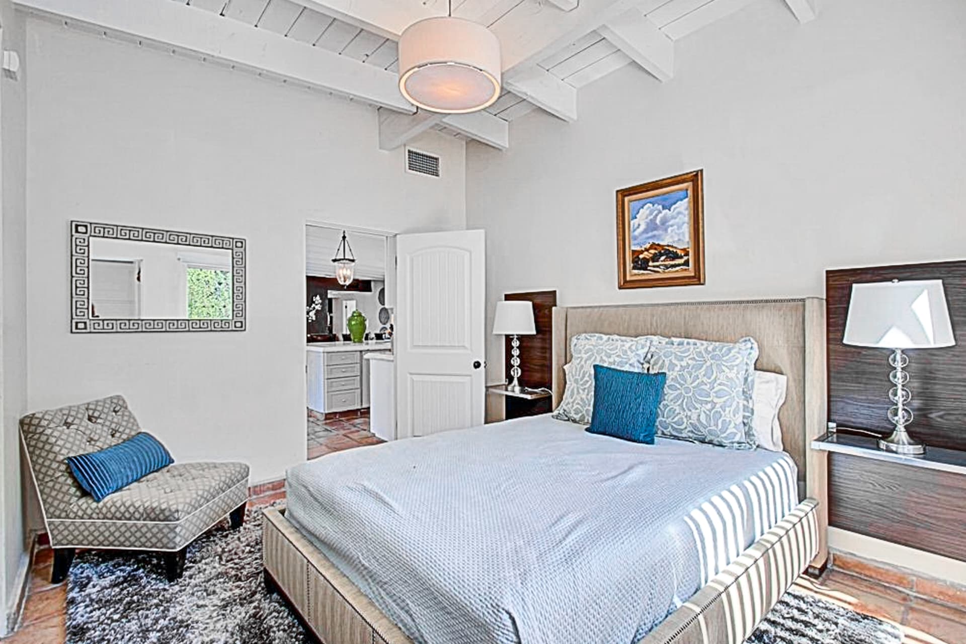 Club 1070 Home - Image 17