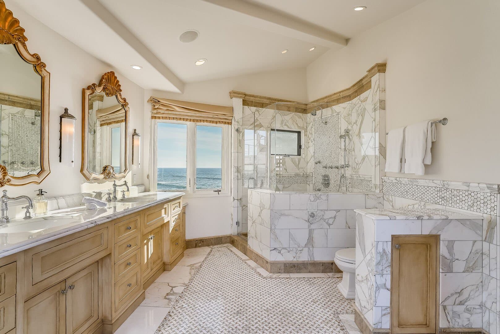 Dolphin Bluff - Image 32