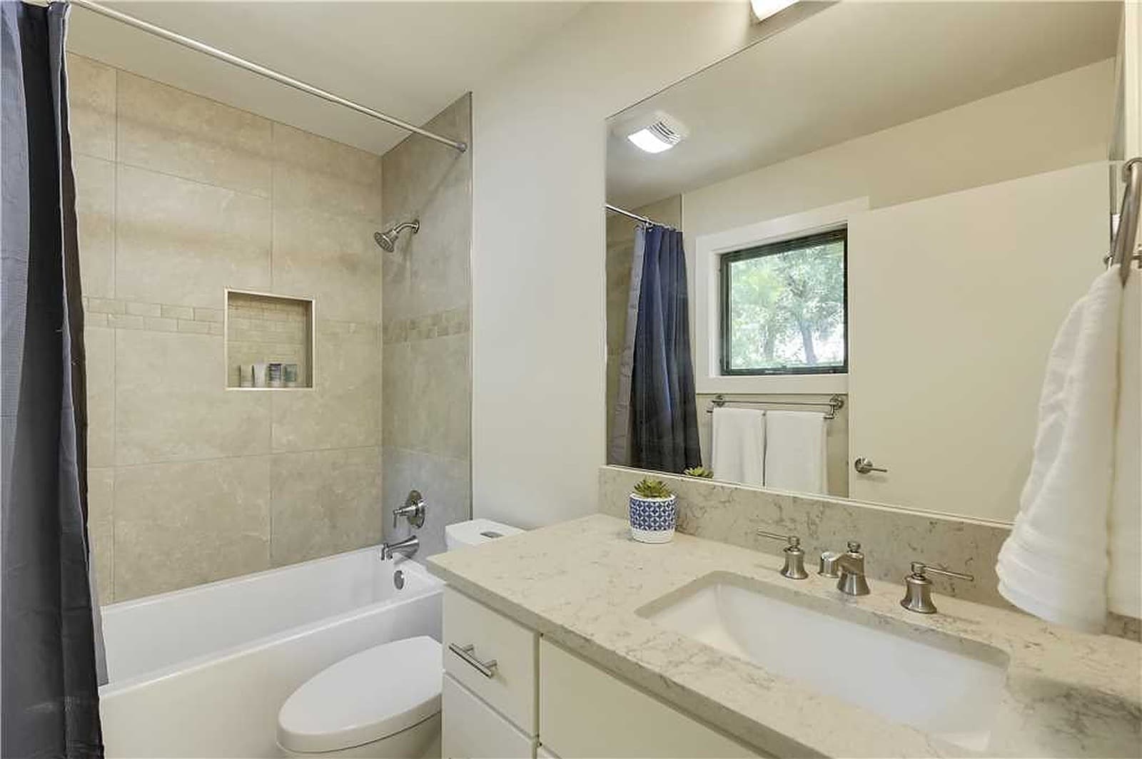 Lake Austin Retreat - Image 15