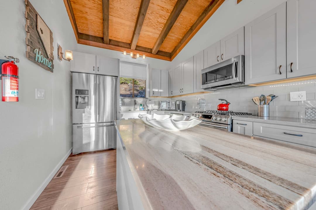 Cozy Mountain Escape - Image 9