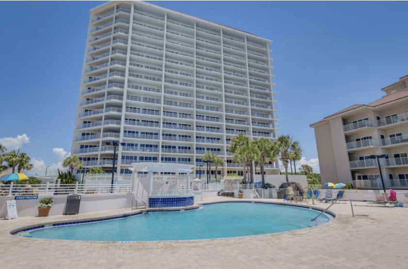 Hook’s Villa - Image 46